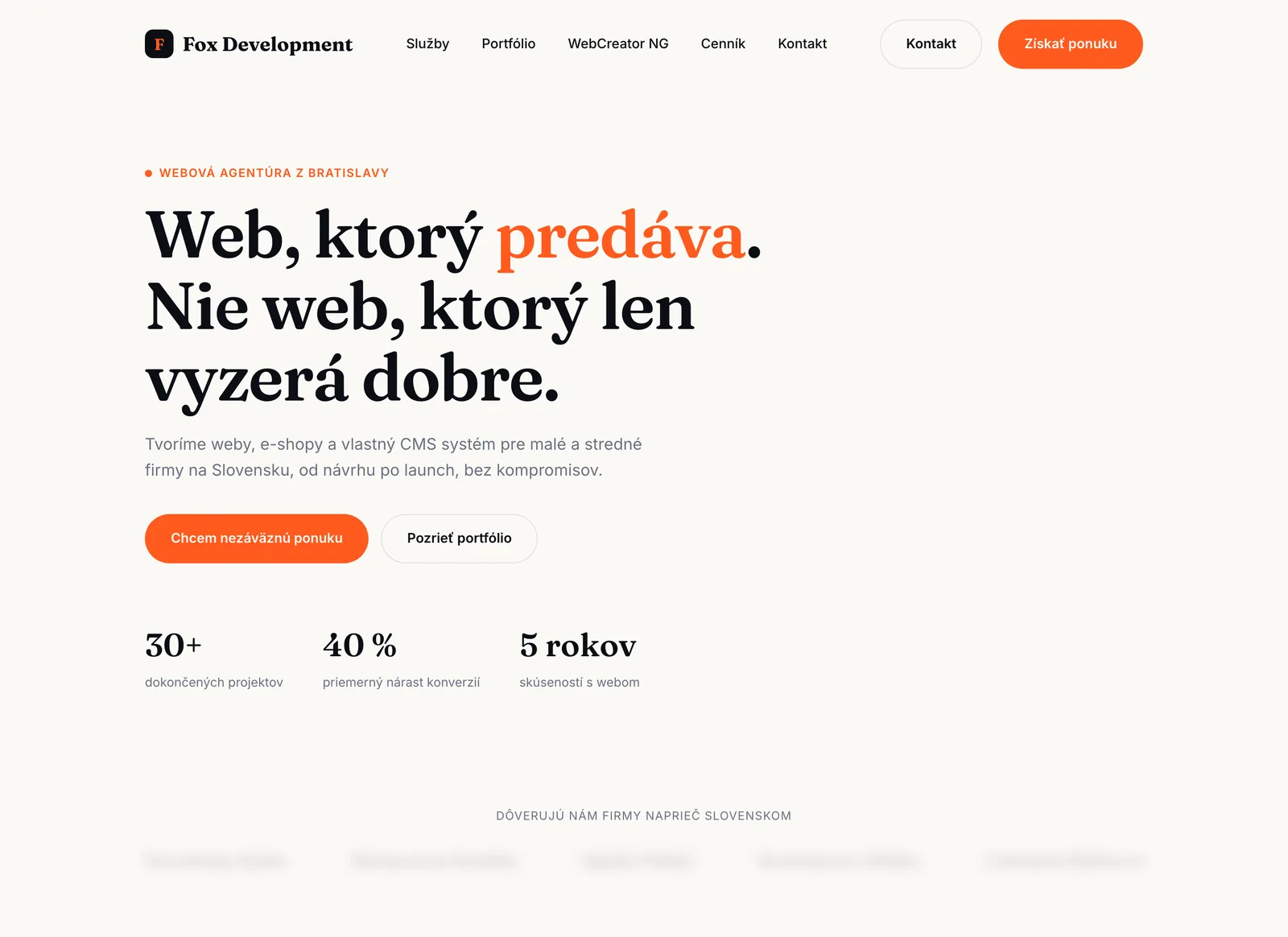Úvodná obrazovka webu od AI s nadpisom Web, ktorý predáva a číslami 30+ projektov, 40 % nárast konverzií a 5 rokov skúseností